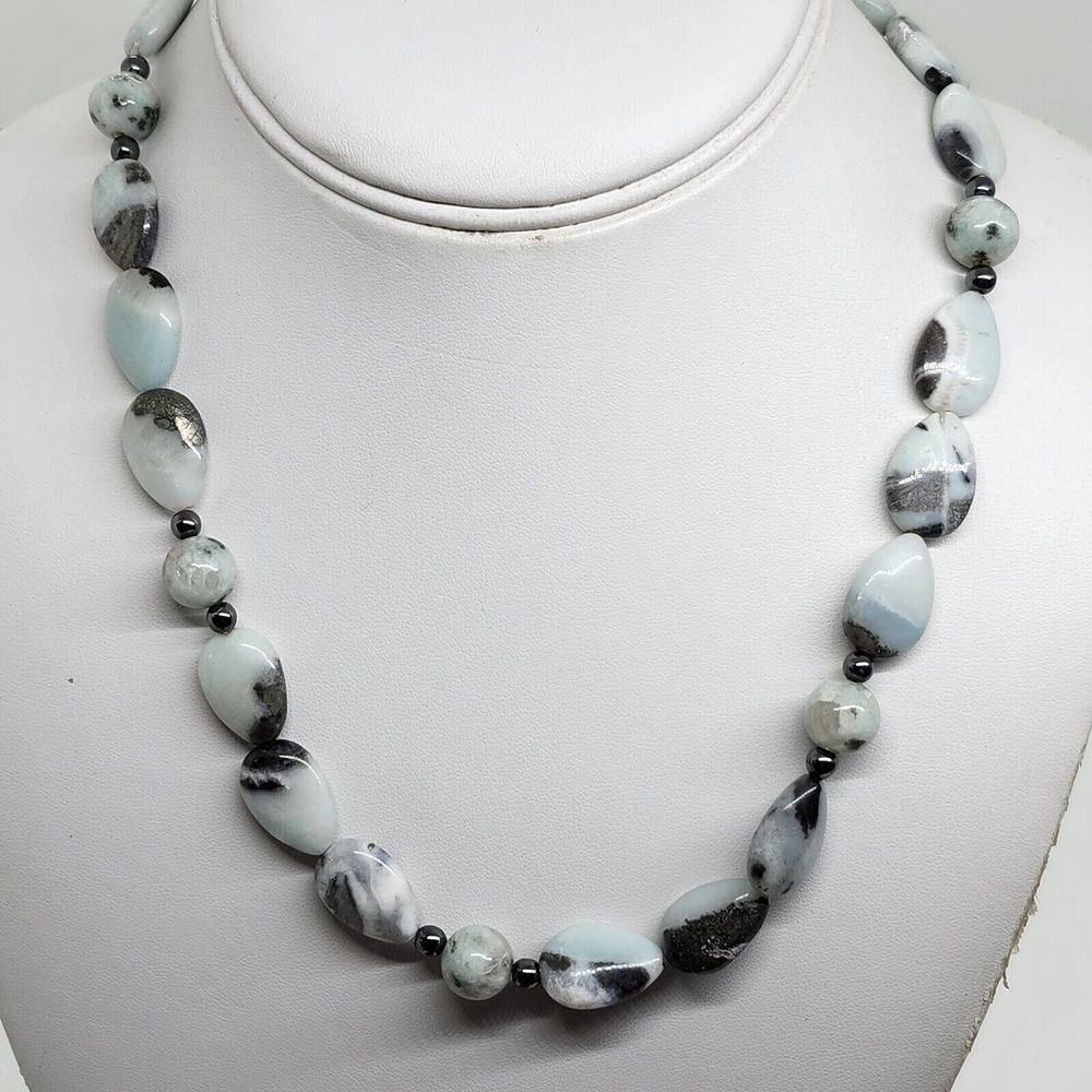 gemstone And Hematite necklace